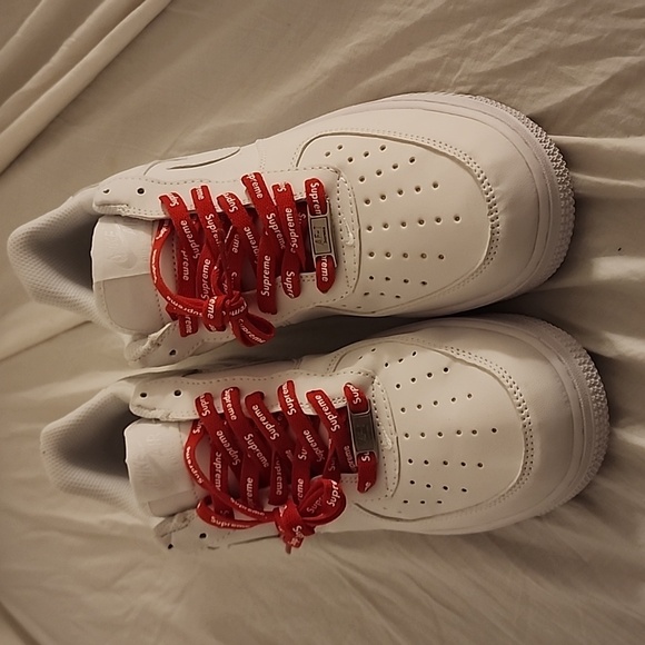 Nike Air Force 1 Supremes - Picture 2 of 6